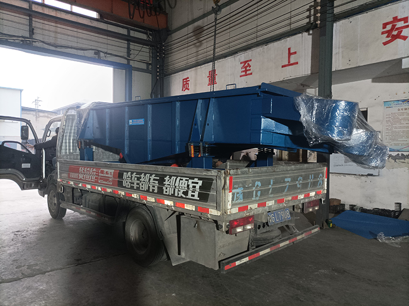 客戶(hù)特殊定制的直線(xiàn)振動(dòng)篩發(fā)貨